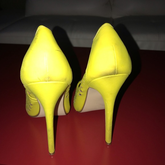 Mustard Me Please, pumps. - Picture 2 of 2